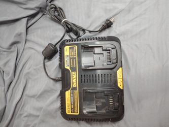 DEWALT DCB102 Jobsite Charging Station