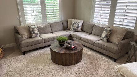 Sectional mid-century, neutral, beautiful sofa