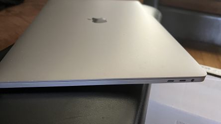 MacBook Pro Retina Touch 16-inch i7 (2019) - Core i7 - 16GB - SSD