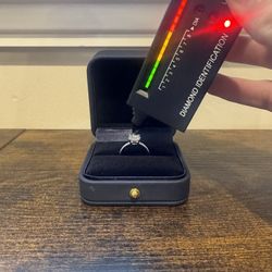 VVS1 Moissanite Engagement Ring