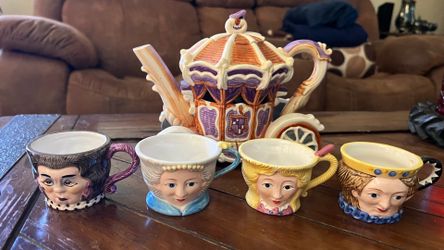 Cinderella Teapot w/ 4 cups