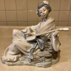 NAO BY LLADRO Geisha Girl Playing Samisen Oriental Melody #227 LLADRO FIGURINE