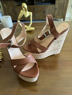NEW $30 SIZE 8.5-9