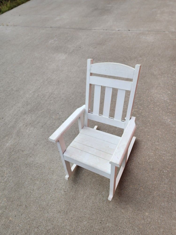 *** CHILDREN'S ROCKING CHAIR ***