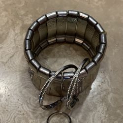 Women’s Bracelet/ Ring / Earrings 
