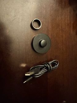 Smart Ring with Charging Dock and Cable - Oura Ring Gen 3
