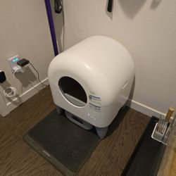 Self-Cleaning Cat Litter Box