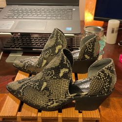 Charles By Charles David Faux Snake Skin Booties NEW 7.5  Women 