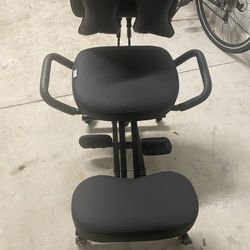 Kneeling chair