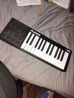 ALESIS V25