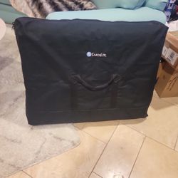 EARTHLITE MASSAGE TABLE w Sheets