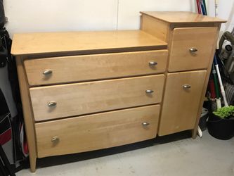 Cheap dresser drawer set. Perfect condition