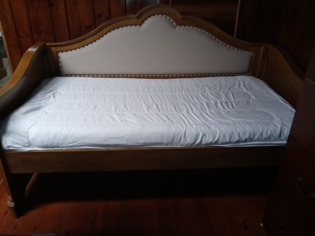 Twin Sized Day Bed