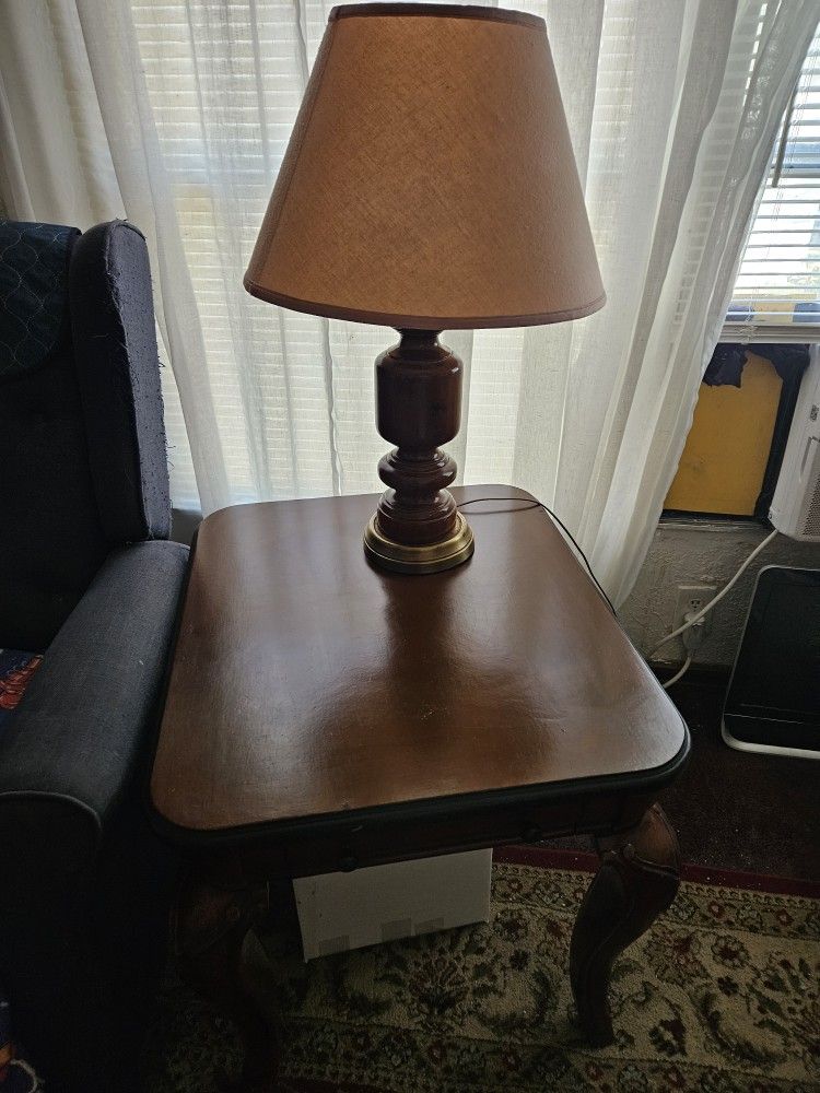 Coffee Table End Table 2 Lamps