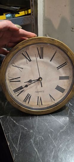 Secret stash Round Quartz Wall Clock Gold Frame with secret stash
