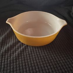 Pyrex Verde Yellow Casserole Dish