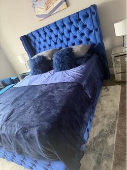 Queen Velvet Bed (blue)