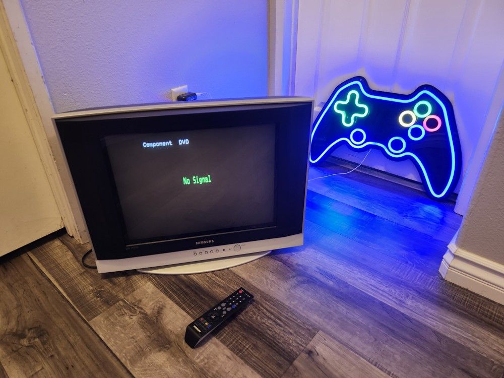 Samgsung 20 Inch Flat Sreen CRT TV
