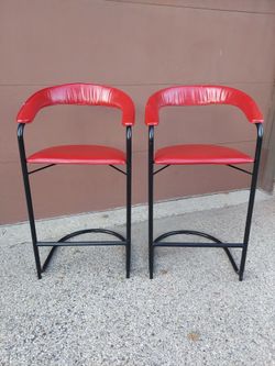 Set of 2 Red Vinyl Bar Stools
