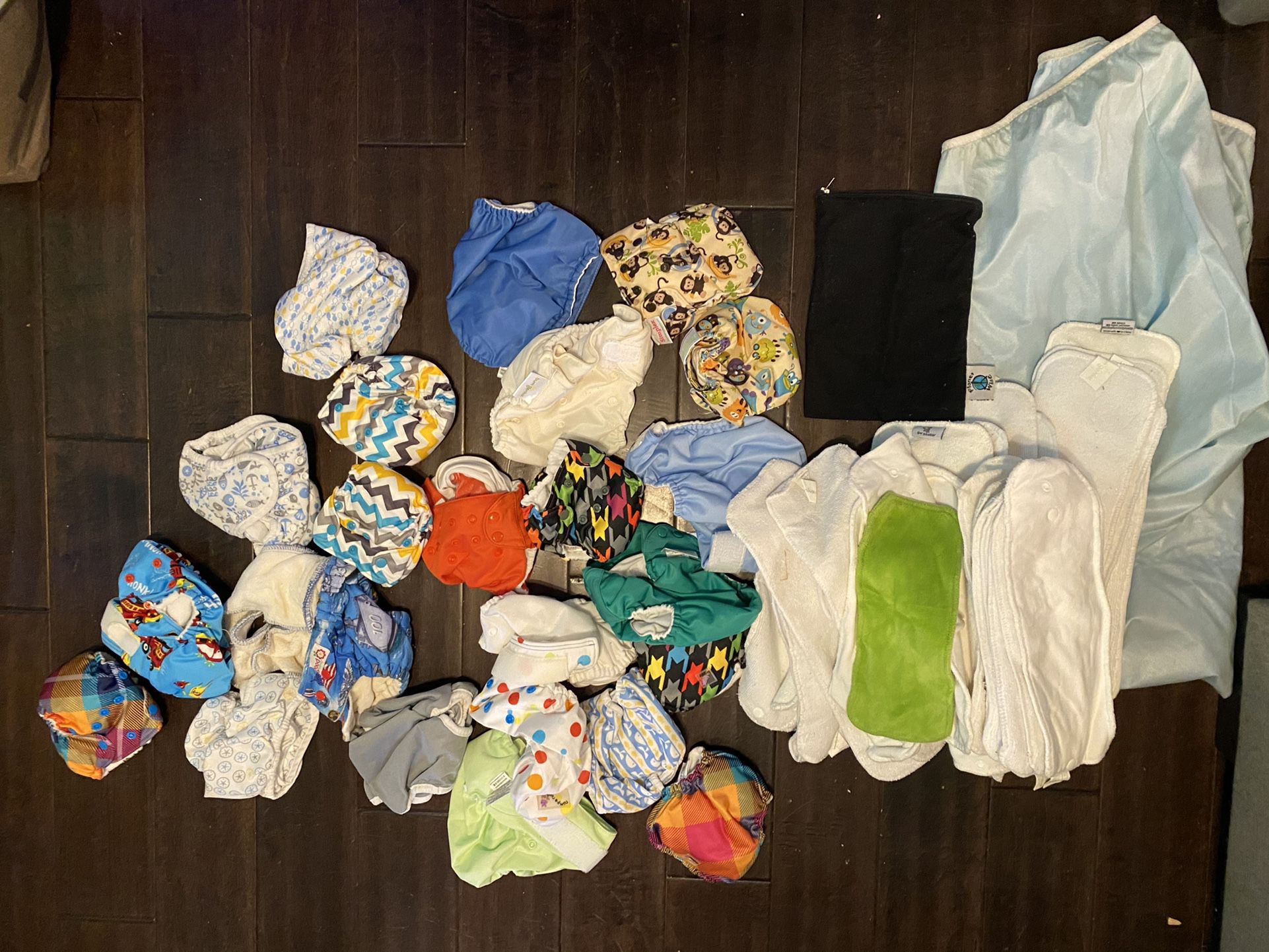 CLOTH DIAPERS-NEWBORN WITH TRAVEL BAG AND LAUNDRY BAG
