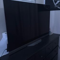 a really big tv idk what size but it’s pretty big