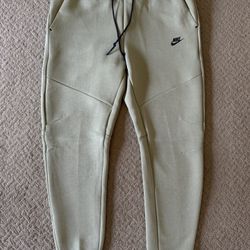 NEW Nike Sportswear Tech Fleece Men’s Joggers Neutral Olive Size XL