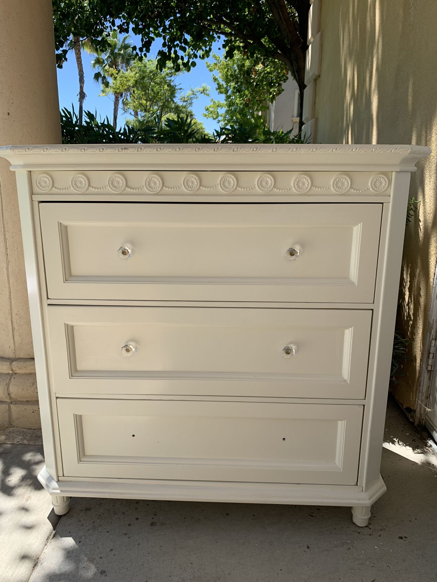 White Simply Shabby Chic Classic 3-Drawer Chest/ Dresser