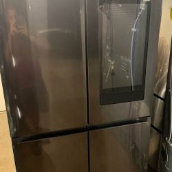 Samsung family hub refrigerator 
