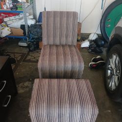 Chair With Footrest 