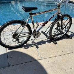 TREK Aluminum 4500 Mountain Bike 26” Rims 