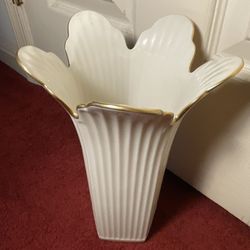 Lenox Meridian Collection Ribbed Off White with Gold Rim  7.75" Vase