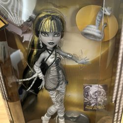 Mattel Monster High Cleo De Nile Reel Drama Fashion Doll Exclusive black & white
