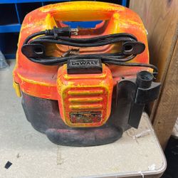 DEWALT DC500 2 GALLON Cordless Or Corded Wet/Dry Vacuum