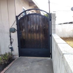 Side Gate
