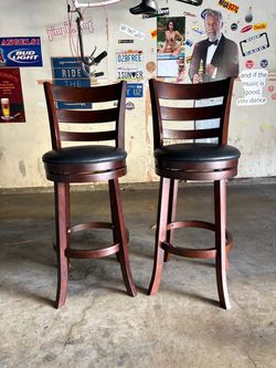 Set of 2 Swivel Bar Stools with Ladder Back