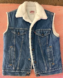 1980’s Vintage Levi’s denim Sherpa lined vest medium