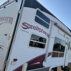 5th Wheel Toy Hauler 2008 Sandstorm 28”