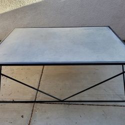 Modern Outdoor Coffee Table with Concrete Top – 47” x 31.5” x 18