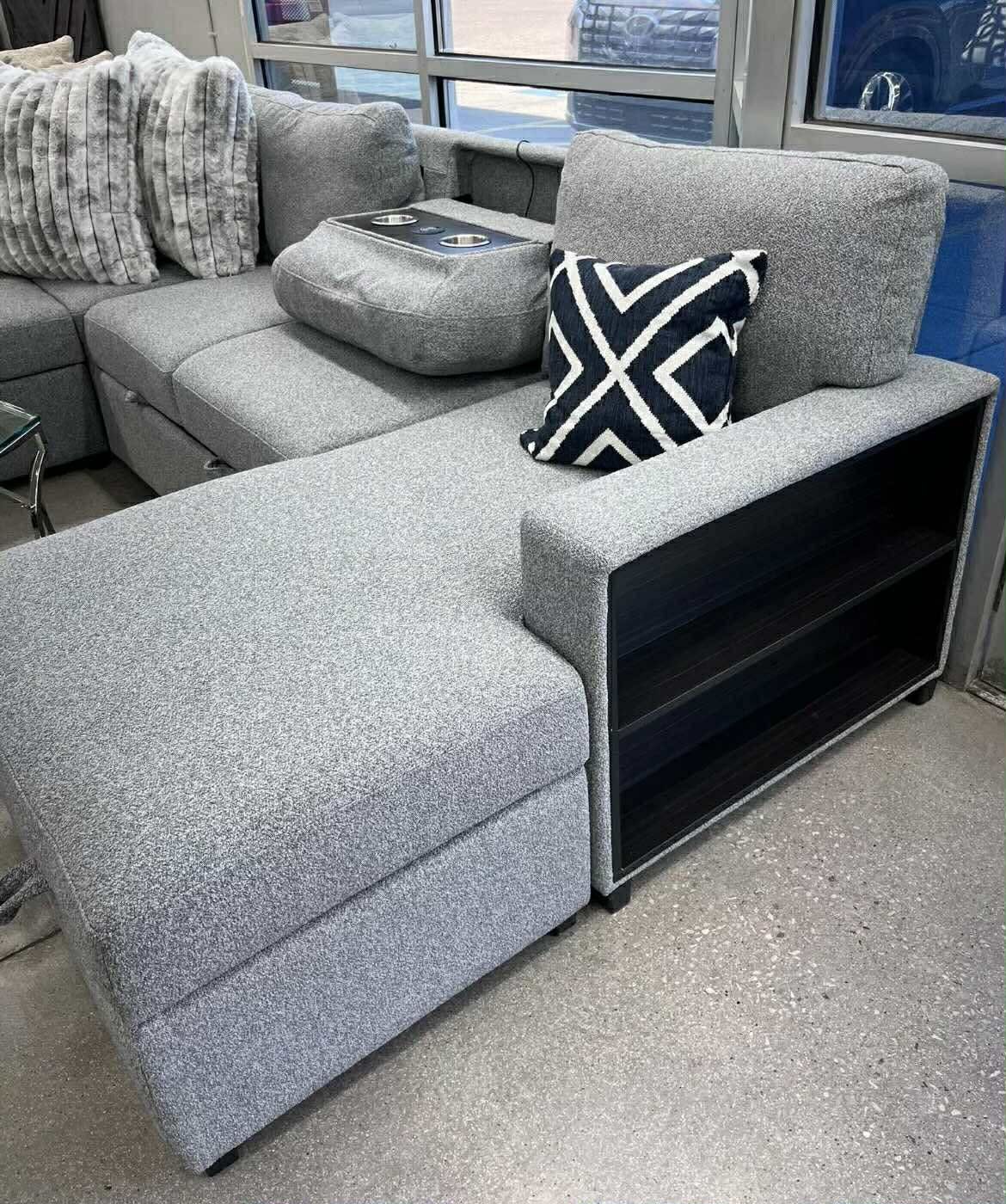 New Sleeper Sectional Couch! Includes Free Delivery 🚚!