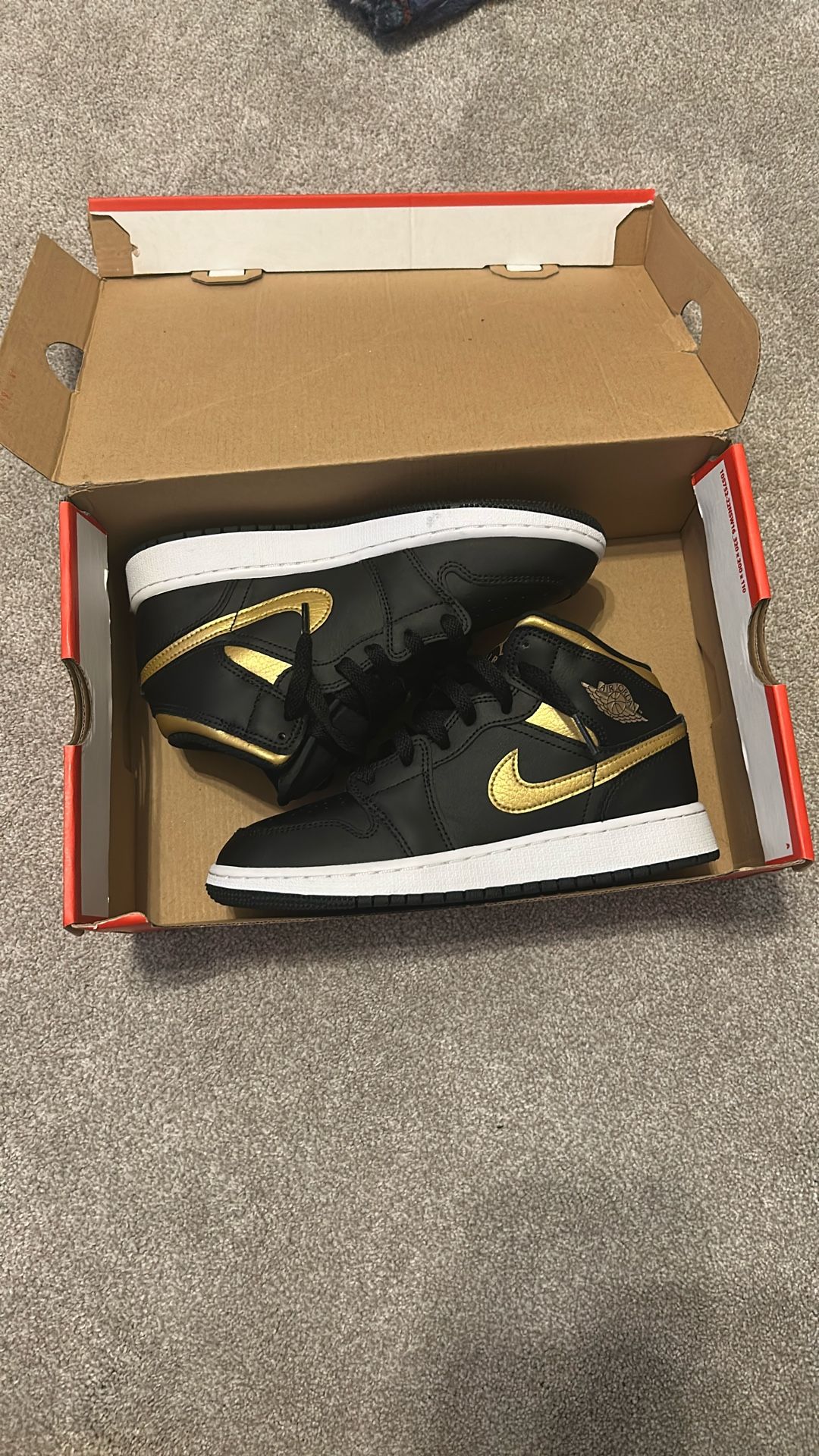 Jordan 1 Black And Gold