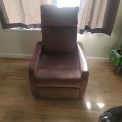 Recliner Chair Haven't Been Used Much, Great Condition 