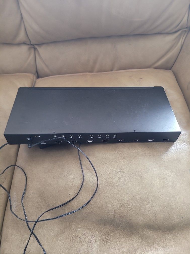 https://offerup.com/redirect/?o=U3RhclRlY2guY29t 8 Port HDMI Splitter