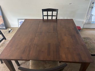 5x5 Dining room table with 4 cushioned chairs
