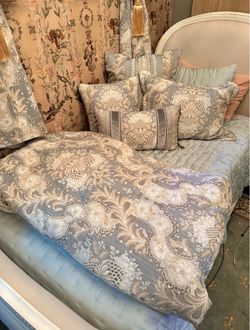 K queen New York bed set