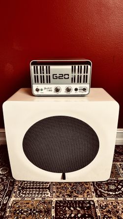 Rare Shaman Attitube G20 With 12" Cabinet With Original box. Mint Condition.
