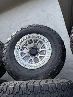 Vendo set de Rines Nuevos 17*9 para Toyota Tacoma Chevy Silverado GMc com llantas 285/70/17 Con 70%