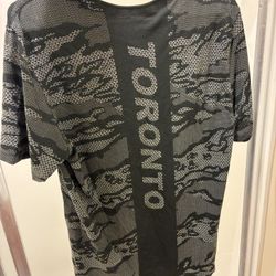 Lululemon Metal Vent Tech Toronto Short Sleeve Shirt Size XL Worn Once