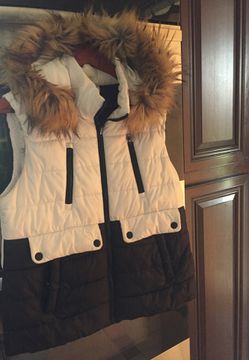 Calvin Klein Snow vest with fur hoodie white and black size small fits big