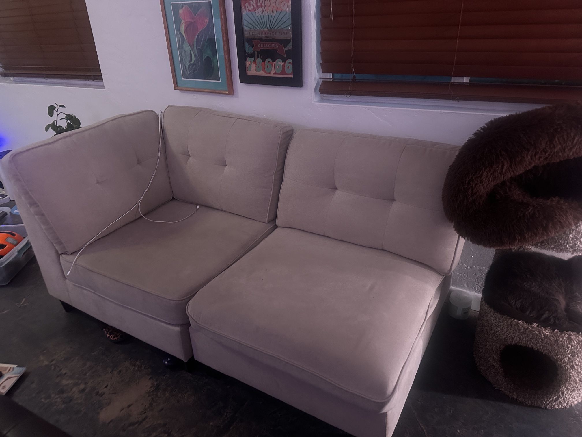 Couch/loveseat 