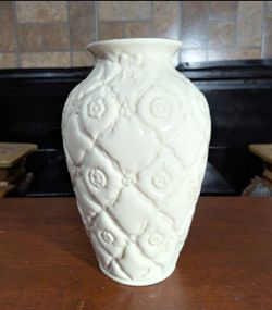 10"  Vintage Lenox Buttons and Bows Vase